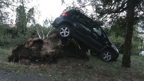 Toitures arrachées, arbres déracinés: les orages ont .